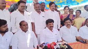 கிளம்புங்க..நாங்களே பாத்துக்குறோம்! ஓபிஎஸ் டீமில் வெடித்த குரல்! எடப்பாடி கூட இருக்கும் ’எட்டப்பன்’! 
