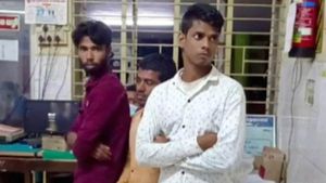 அசாம் பெண்ணுக்கு பாலியல் தொல்லை.. 3 பேர் கைது.. தட்டிய தூக்கிய திருப்பூர் மகளிர் போலீஸ்! 