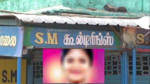 ஆசையாய் வாங்கி வந்த ‘ஜூஸ்’ மயங்கி சரிந்த 'லெட்சுமிபிரியா' உயிருக்கு போராடும் ‘சாந்தி’! என்ன நடந்தது? 