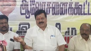  கோவையில் நடக்கும் பிரம்மாண்ட கூட்டம்! பக்கா பிளான் உடன் தயாராகும் ஓபிஎஸ்.. கோவை செல்வராஜ் பரபர