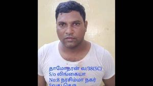 ‘உளவுத்துறை போலீஸ் பேசுறேன்.. புகார் வருது.. ஜப்தி பண்ணிருவோம்’- 7 லட்சத்தை அபேஸ் செய்த இளைஞர் கைது! 