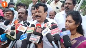 பேசக் கூட முடியாம திரும்பி வந்தது யாருங்க? - எடப்பாடி மீது ஓபிஎஸ் ஆதரவாளர் கோவை செல்வராஜ் அட்டாக்! 