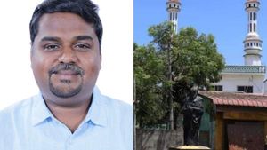 மசூதி, சர்ச் முன்பு பெரியார் சிலை எங்கே.. கஸ்தூரி கேட்ட கேள்விக்கு திமுக எம்பி சுளீர் பதில் 
