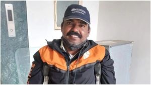 கடும் மழையில் தாமதமான உணவு டெலிவரி! வாடிக்கையாளரின் வலைதள பதிவால் மாற்றுத்திறனாளிக்கு குவியும் உதவி 