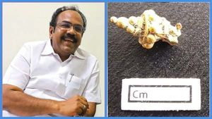 வெம்பக்கோட்டை அகழாய்வில் கிடைத்த ‘தங்க அணிகலன்’ - அமைச்சர் தங்கம் தென்னரசு வெளியிட்ட புகைப்படம்! 
