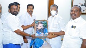  பண்ணை வீடு! 80 காரில் 500 பேரு.. ஓபிஎஸ்சையே மிரள வைத்த பசும்பொன்! அதிர்ந்து போன திண்டுக்கல் அதிமுக! 