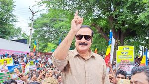 நாங்க சும்மா இருக்க மாட்டோம்.. திருவள்ளூரில் கொந்தளித்த அன்புமணி ராமதாஸ்! அம்பேத்கருக்கு மரியாதை! 