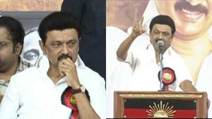 வச்ச கண் வாங்காமல் பார்த்த ஸ்டாலின்.. 21 கி.மீ தூரம்.. ‘கொடி பறக்குதா?’ - மேடையில் ‘செம’ உற்சாகம்! 