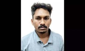 300 அடி பள்ளம்.. குழந்தைகளை வீசிய 