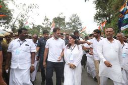 நடைபயணம் பற்றி மக்கள் என்ன பேசுகிறார்கள்? மகிளா காங்கிரஸ் நிர்வாகியிடம் விசாரித்த ராகுல் காந்தி! 