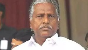 ஸ்டாலினுக்கு தெரியும்.. ஓபிஎஸ்ஸுக்கு உதவி செய்வது இதனால் தான்.. விளாசிய கே.பி.முனுசாமி! 