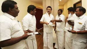 தென்காசி வடக்கு திமுக நிர்வாகிகள் அறிவிப்பு எப்போது? உண்மையில் என்ன நடந்தது? செல்லதுரை தர்ணா காரணமா?