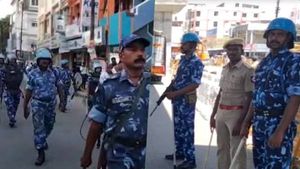 நீடிக்கும் பதற்றம்.. பாதுகாப்புப் பணியில் 4,000 போலீஸ்.. என்ன நடக்கிறது கோவையில்? 