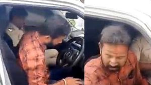 யாரு இது.. நீங்களா? அதிமுக புள்ளியை காரில் ஏற்றி.. பட்டப்பகலில் பரபர சம்பவம்.. விசாரித்தால் ட்விஸ்ட்