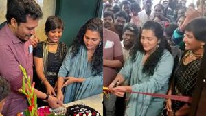 உடுமலை கவுசல்யா சங்கர் ராணுவ மையப் பணியை ராஜினாமா செய்துவிட்டு சலூன் கடை தொடங்கினார்! 