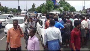 சன் டே.. முடங்கிய சென்னை ஈசிஆர்! சாலையை மறித்து  பொதுமக்கள் திடீர் முழக்கம் - என்னாச்சு? 