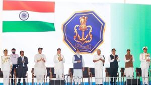 மவுண்ட்பேட்டன் காலத்திலிருந்து இருக்கு தொடர்பு.. இந்திய கடற்படை கொடியும், சுவாரசிய பின்னணியும்! 