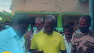 கோவில்பட்டி டு எட்டயபுரம்..  12 கி.மீ.. ‘ஓட்டமாக ஓடி’ திடீர் ஆய்வு செய்த அமைச்சர் மா.சுப்பிரமணியன்! 