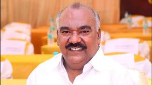 உக்ரைனிலிருந்து வந்த மருத்துவ மாணவர்கள் கல்வியை தொடர நீட் தடையாக இருக்கிறது: செஞ்சி மஸ்தான்