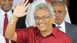 ஒரு வழியாக நள்ளிரவில்.. இலங்கை திரும்பிய முன்னாள் அதிபர் கோத்தபய ராஜபக்ச! மாலை அணிவித்து வரவேற்பு