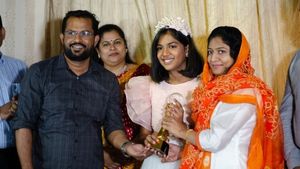 'சூப்பர் சிங்கர் புகழ்' ஆஃபினாவுக்கு இளம் இசைக்குயில் பட்டம்! அபுதாபியில் களைகட்டிய பாராட்டு விழா! 