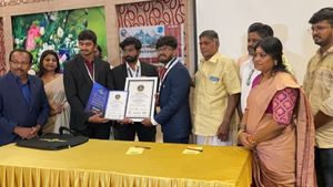 உலகின் ஆபத்தான சாலையில் 10000 கி.மீ பயணம்! – காதுகேளாதவர் செய்த மாஸ் சாதனை.. இதுதான் தன்னம்பிக்கை 