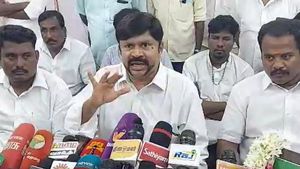 “உல்டா” ஆகப்போது.. மதவாத சக்திகள் கையில் “அதிமுக”! பாஜகவால் ஆபத்து - எச்சரிக்கும் மாஜி எம்பி 