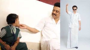 ஹையா.. சிஎம் சாரே எனக்கு ஊட்டி விட்டாரே.. ஸ்டாலினால் சிற்றுண்டி ஊட்டப்பட்ட மாணவி பூரிப்பு 