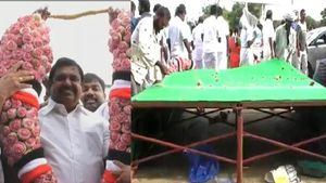 ஈபிஎஸ் வந்தபோது மதுரை விமான நிலையத்தில் அனுமதியின்றி மேடை.. அதிமுகவினர் மீது போலீசார் வழக்குப்பதிவு! 