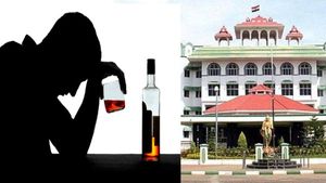 மாணவர்கள் கையில் பாட்டில்.. மது விற்பனைக்கே தடை விதித்துவிடுவோம்.. உஷார்.. ஹைகோர்ட் கிளை எச்சரிக்கை 