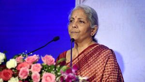 தமிழகத்தில் பிறந்தவள்.. ஹிந்தியில் பேசும்போது தானாகவே நடுக்கம் வருகிறது..  நிர்மலா சீதாராமன் பேச்சு 