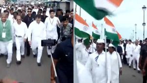 வீறுநடை போட்ட ராகுல் காந்தி.. தேசிய கொடி கொடுத்து ஸ்டாலின் தொடங்கி வைத்த ஒற்றுமை யாத்திரை