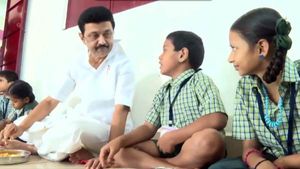 மாணவர்களுக்கான காலை சிற்றுண்டி திட்டம்.. சுவைத்து பார்த்து ஆய்வு செய்த முதல்வர் ஸ்டாலின்! 