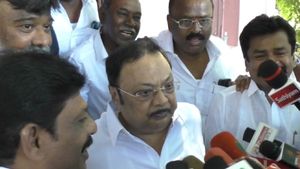 மீண்டும் “மீடியாவில்” மு.க.அழகிரி! உதயநிதியோடு உங்க மகன்.. செய்தியாளர்கள் கேள்வி - அமைதியோ அமைதி 