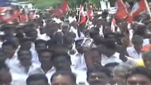 ஓபிஎஸுக்கு கேட்.. “பவர்” காட்டிய பழனி! திரண்ட தெற்கு தலைகள்.. மூக்கையா தேவர் நினைவிடத்தில் அஞ்சலி 