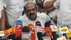 ப்ளான்  பண்ணி பண்ணலைங்க.. அதுவா எதார்த்தமா நடந்தது! அலர்ட் ஆன வைத்தியலிங்கம்! ஆனால் சின்னம்மாவாம்! 