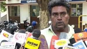 கொரோனா தடுப்பூசியால் சிறுமிக்கு சுயநினைவு போச்சு.. நெல்லை கலெக்டரிடம் போன பகீர் புகார்