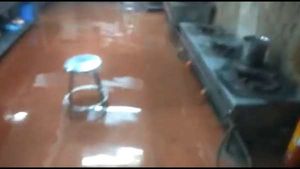 பெங்களூரை வாஷ் அவுட் செய்த மழை! தலைமைச் செயலகம் உள்ளேயே வந்த வெள்ளம்!