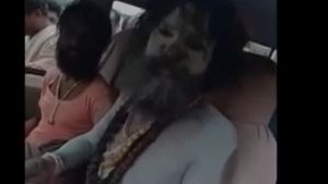  கோயிலுக்கு வழிகேட்ட உ.பி. சாதுக்கள்?.. 