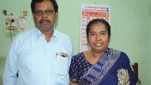 அப்பாகிட்டயே போறோம்.. கடிதம் எழுதிவைத்து.. தாய், மகன் தற்கொலை.. திடுக்கிட்ட சாத்தூர்