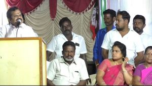  ஆடல் பாடலை ஆர்வமாக பார்த்த மக்கள்.. அதிமுக நிர்வாகிகள் பேச தொடங்கியதும் அவ்வளவுதான்.. அப்செட்