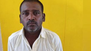  மேடம் உங்களுக்கு ஸ்கூட்டி பரிசு! செல்போனில் வலைவிரிக்கும் மோசடி கும்பல்! உஷாரா இருக்கனும் மக்களே! 