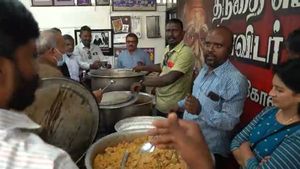 கோவையில் ஒரு “புடி”.. 65 கிலோ “பீஃப்” பிரியாணி! 40 நிமிடத்தில் காலி - பெரியார் பிறந்தநாள் விருந்து 