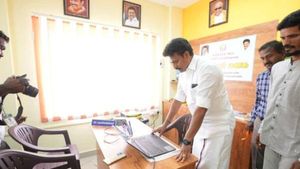 ”ஆசிரியர் மனசுத் திட்டம்” தனி அலுவலகம் திறந்த அன்பில் மகேஷ்.. அதிகாரிகளுக்கு பறந்த முக்கிய உத்தரவு! 