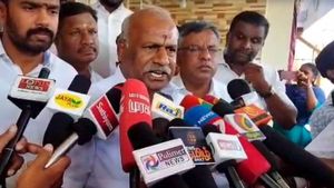  பெட்ரோல் குண்டு வீச்சை தொடர்ந்து.. அபாய எச்சரிக்கை மணி அடிக்கும் இந்து முன்னணி காடேஸ்வரன் 