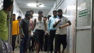 அதிமுக எம்.பி ஆர்.தர்மர் சகோதரி மகனை வெட்டிய மர்ம கும்பல்.. முதுகுளத்தூரில் பயங்கரம். என்ன நடந்தது? 