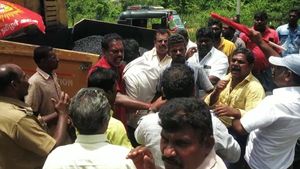 ரோடு சரியில்லையே.. சுட்டிக்காட்டிய நாம் தமிழர் நிர்வாகியை விரட்டி விரட்டி அடித்த ஒப்பந்ததாரர்கள்!