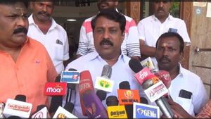 இதே வேலையாகப் போச்சு.. ’டெல்லி’ மூலம் ஆ.ராசா மீது ஆக்சன்! பரபரப்பை பற்ற வைத்த ‘தாமரை’ தலைவர்! 