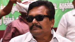 தங்க தமிழ்ச்செல்வனை உசுப்பேற்றும் உ.பி.க்கள்!அடுத்த தென் மண்டல அமைப்பு செயலாளர்- ஓவர் கூவல்! 