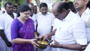 ஸ்வீட் எடு கொண்டாடு! சின்னம்மா வாழ்த்துங்கம்மா.. சசிகலாவிடம் உருகிய வைத்திலிங்கம்! இது ட்ரைலர் தான்! 